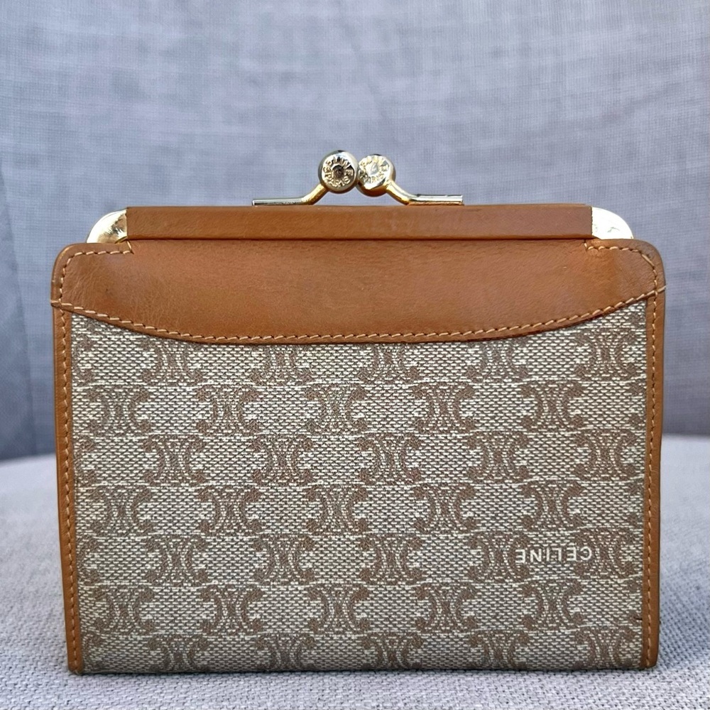 Celine kiss lock